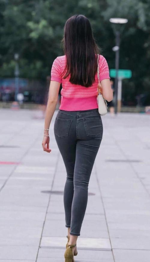 ライブチャット巨乳がぽよんぽよんで超柔らかエロ配信の黒髪美少女www