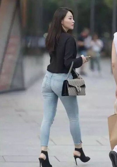 清楚な激カワ人妻が自宅で旦那に無理やり押し倒されて乱暴にレイプさせる